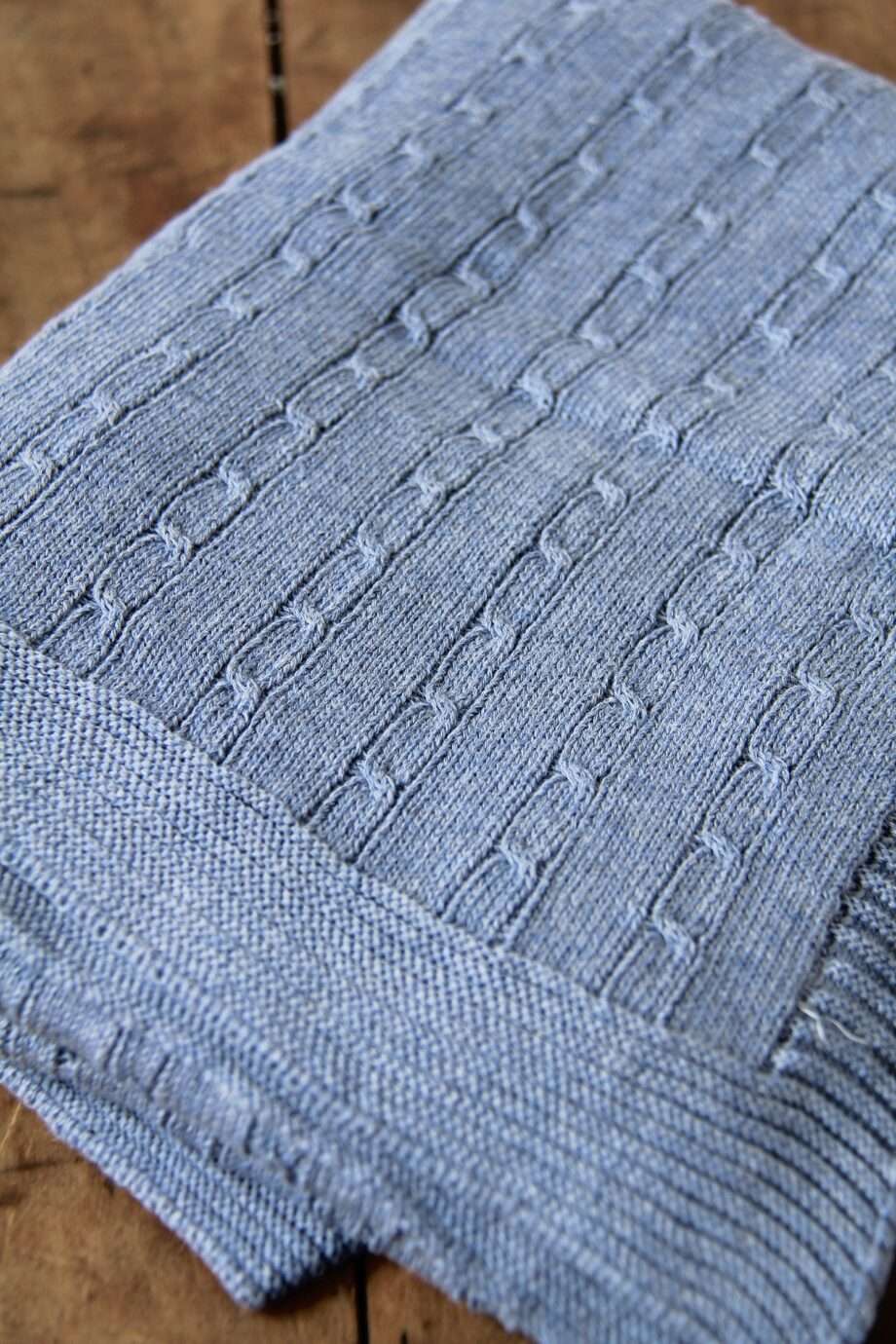 Closeup_twist small jeans blue cotton blanket